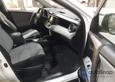 2018 Toyota Rav4 Xle z USA, uszkodzony, nr VIN JTMRFREV0JJ743199